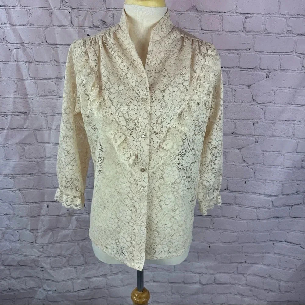 vintage ivory lace carefree fashions Blouse size medium cottagecore